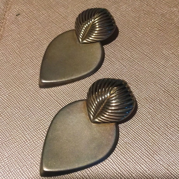 TEARDROP FLUTED ‘SILVERY/ROSEGOLD’ EARRINGS - Picture 5 of 6